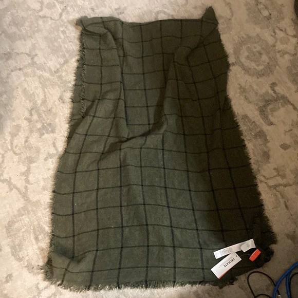 Joe Fresh dark green scarf - Picture 1 of 1